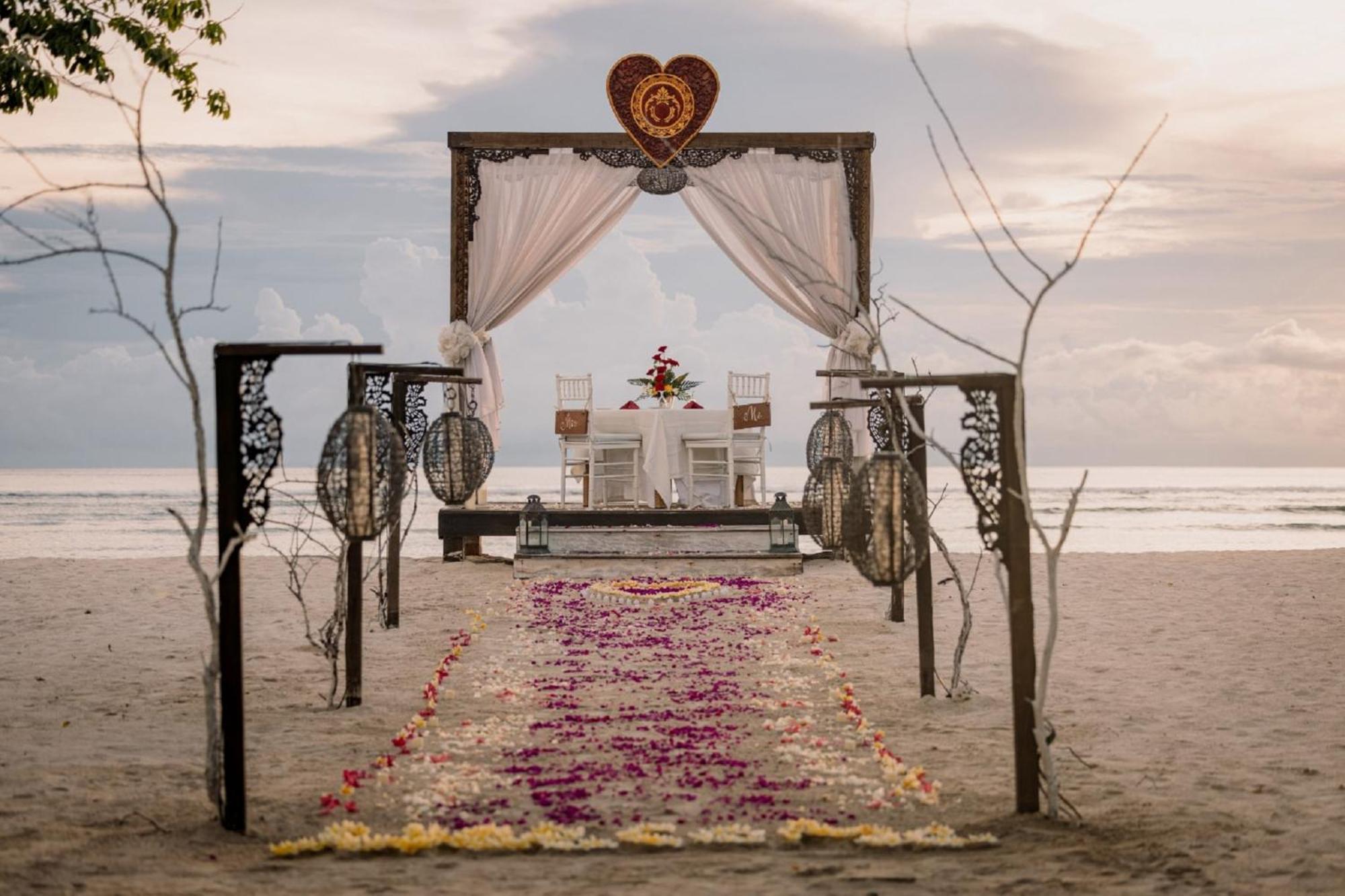 Ombak Sunset Hotell Gili Trawangan Exteriör bild