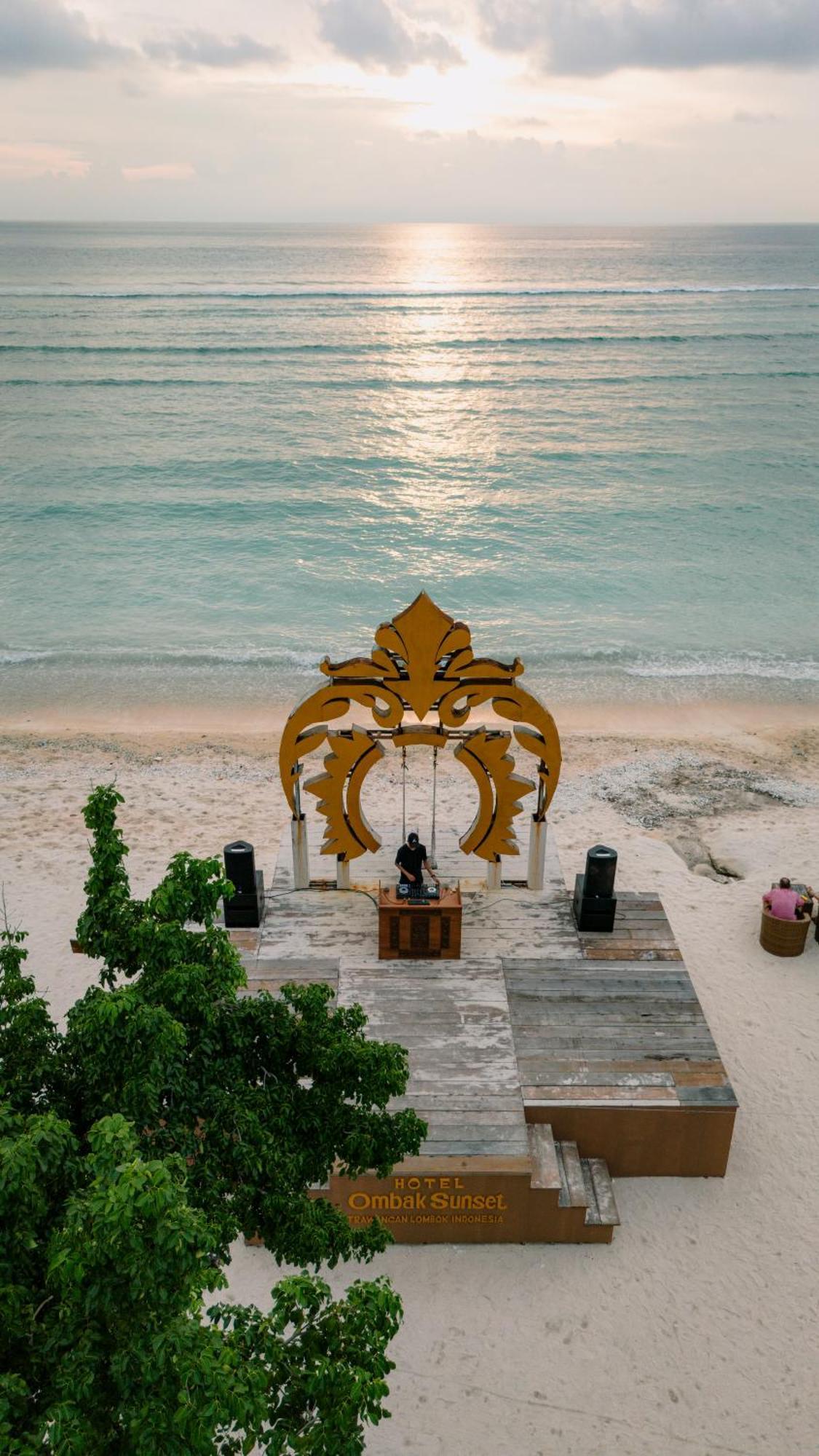 Ombak Sunset Hotell Gili Trawangan Exteriör bild
