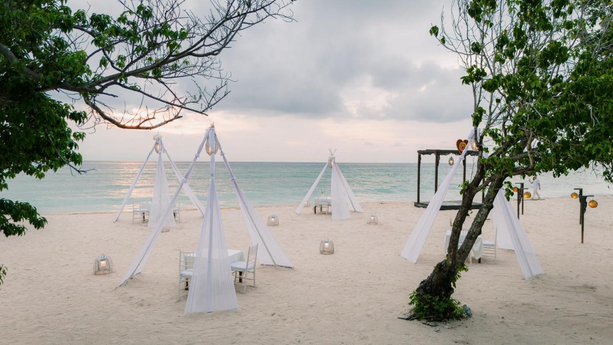 Ombak Sunset Hotell Gili Trawangan Exteriör bild